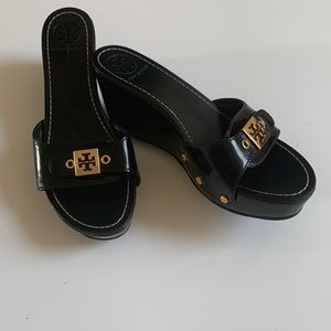 Tory Burch Black Patent Rosie Wedge Slide sz 8